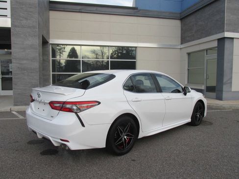 Used 2018 Toyota Camry SE image 8