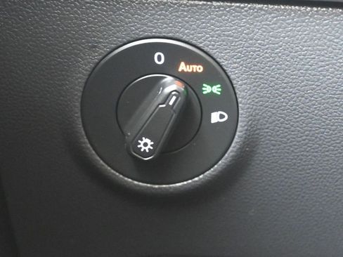 Certified 2024 Volkswagen Taos SE image 24