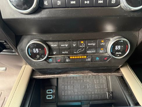 Used 2019 Ford Expedition Limited w/ Equipment Group 301A AWD/4WD image 12