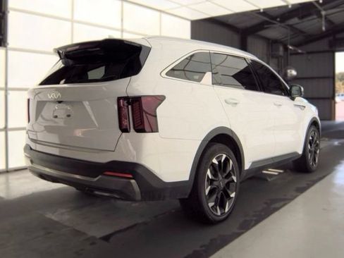 Certified 2025 Kia Sorento SX FWD image 4