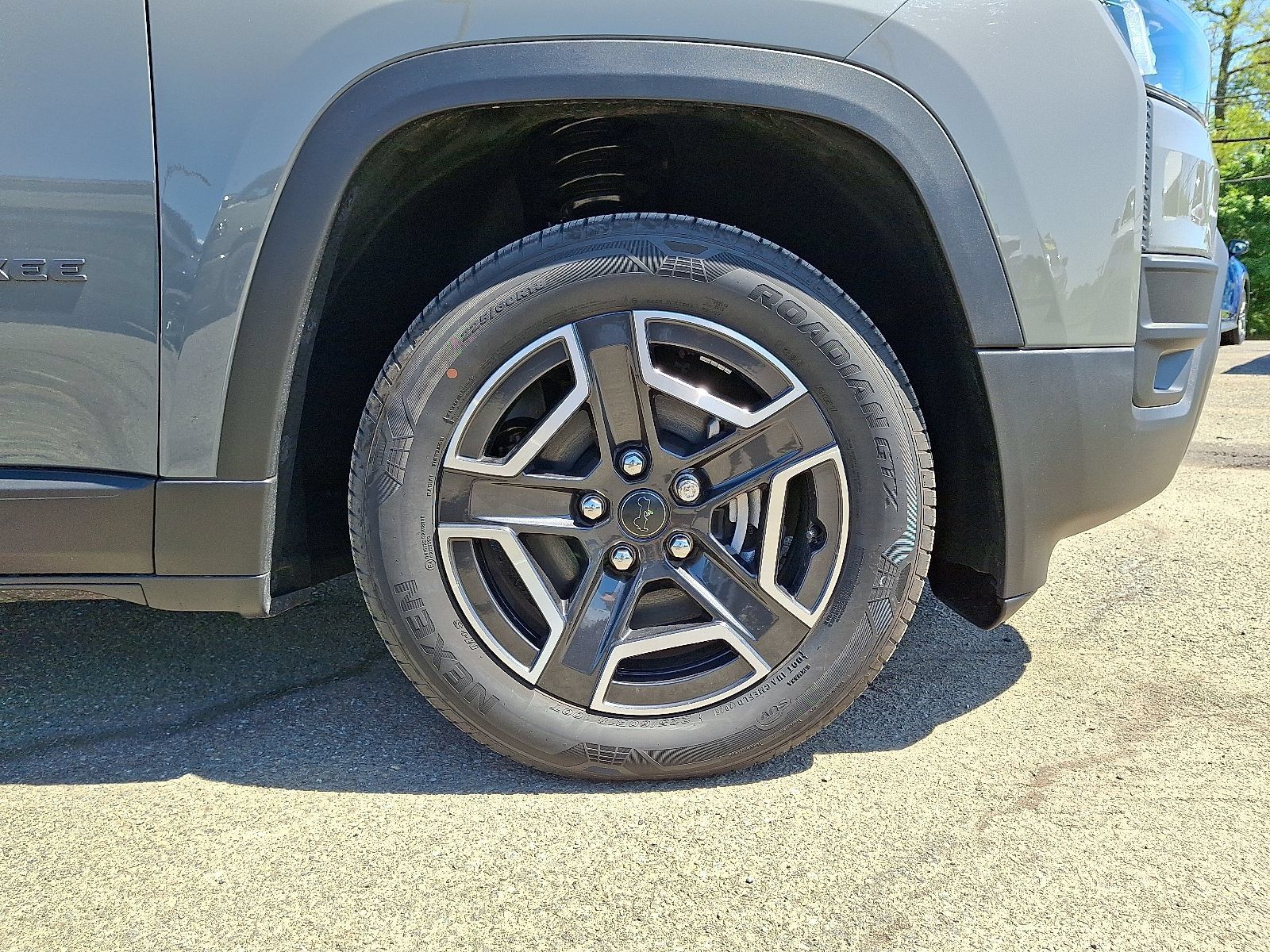 New 2026 Jeep Cherokee Laredo AWD/4WD image 5
