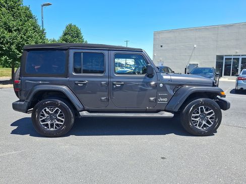 Used 2024 Jeep Wrangler Unlimited Sahara w/ Technology Group AWD/4WD image 17