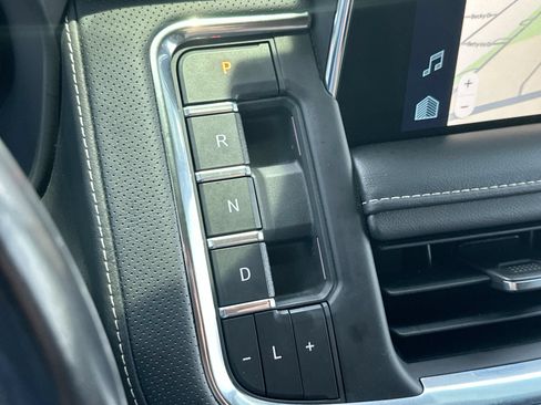 Used 2023 Chevrolet Suburban Premier AWD/4WD image 20