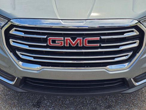 Used 2024 GMC Terrain SLT FWD image 3