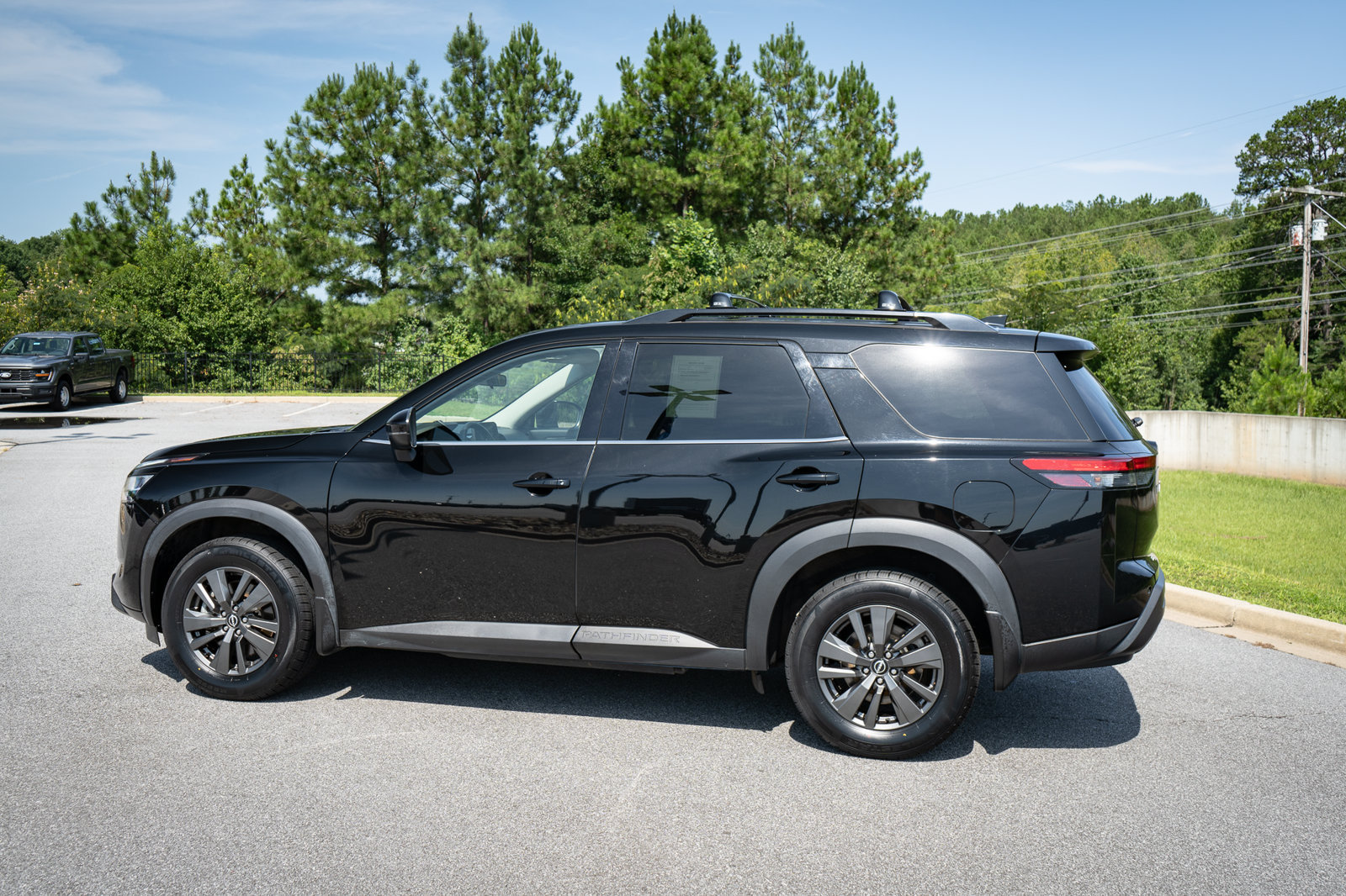 Used 2022 Nissan Pathfinder SV FWD image 7