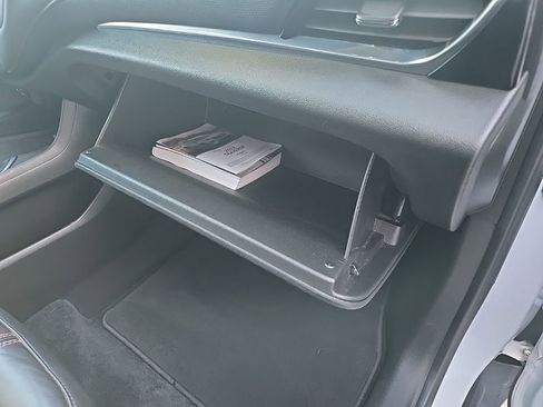 Used 2022 Chevrolet Traverse RS image 74