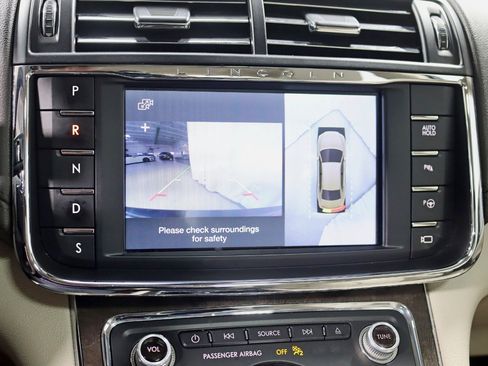 Used 2017 Lincoln Continental Reserve w/ Luxury Package image 18