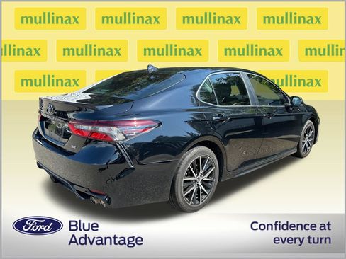 Used 2022 Toyota Camry SE FWD image 2