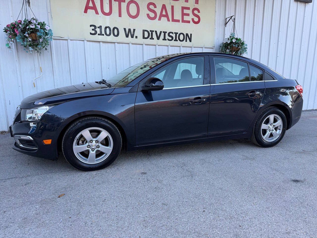 Used 2015 Chevrolet Cruze LT w/ Technology Package FWD image 8