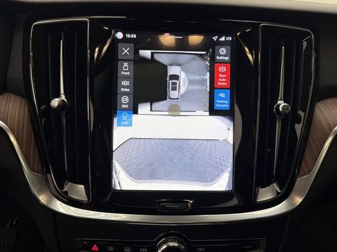 New 2026 Volvo V60 B5 Cross Country Plus w/ Protection Package Premier image 23