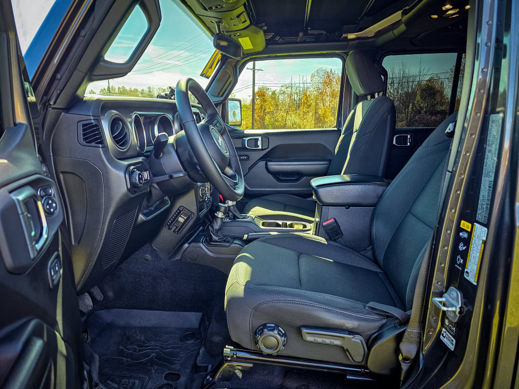 Used 2021 Jeep Gladiator Sport AWD/4WD image 12