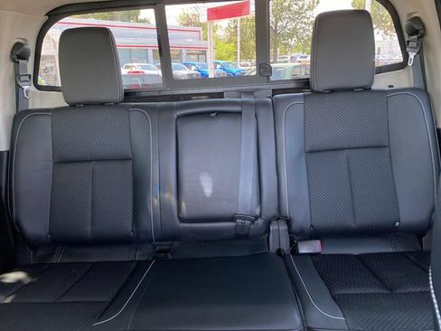 Used 2017 Nissan Titan PRO-4X AWD/4WD image 14