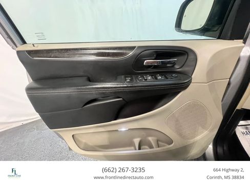 Used 2013 Chrysler Town & Country Touring-L w/ Driver Convenience Group FWD image 11