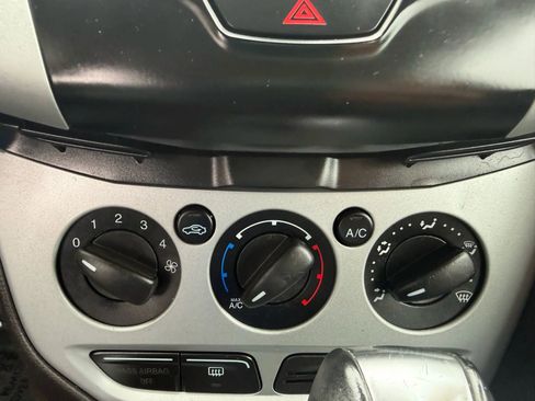 Used 2014 Ford Focus SE w/ Equipment Group 201A FWD image 16
