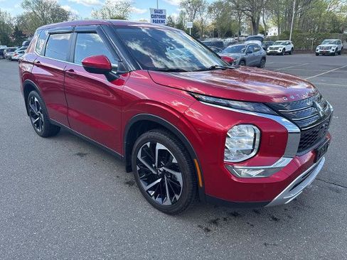 Used 2024 Mitsubishi Outlander SE image 3