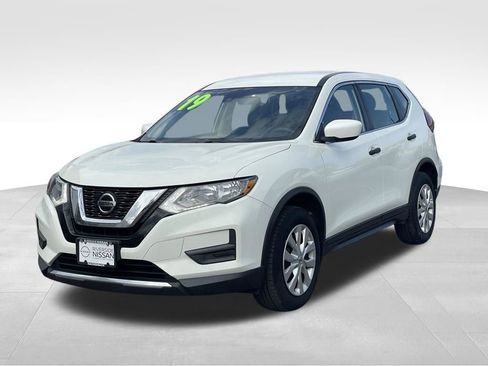 Used 2019 Nissan Rogue S image 2