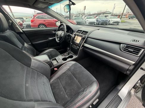 Used 2017 Toyota Camry XSE w/ Moonroof Package image 11