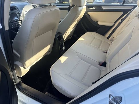 Used 2017 Volkswagen Jetta SE FWD image 18