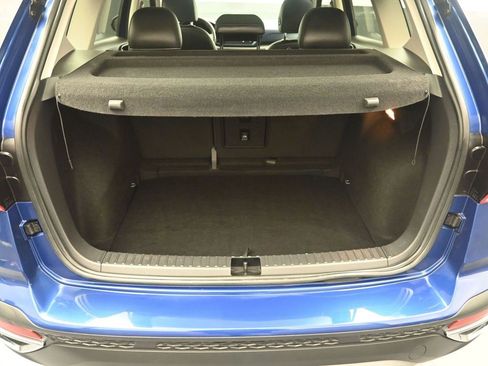 Used 2022 Volkswagen Taos SE image 34