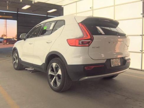 Used 2025 Volvo XC40 B5 Plus AWD/4WD image 3