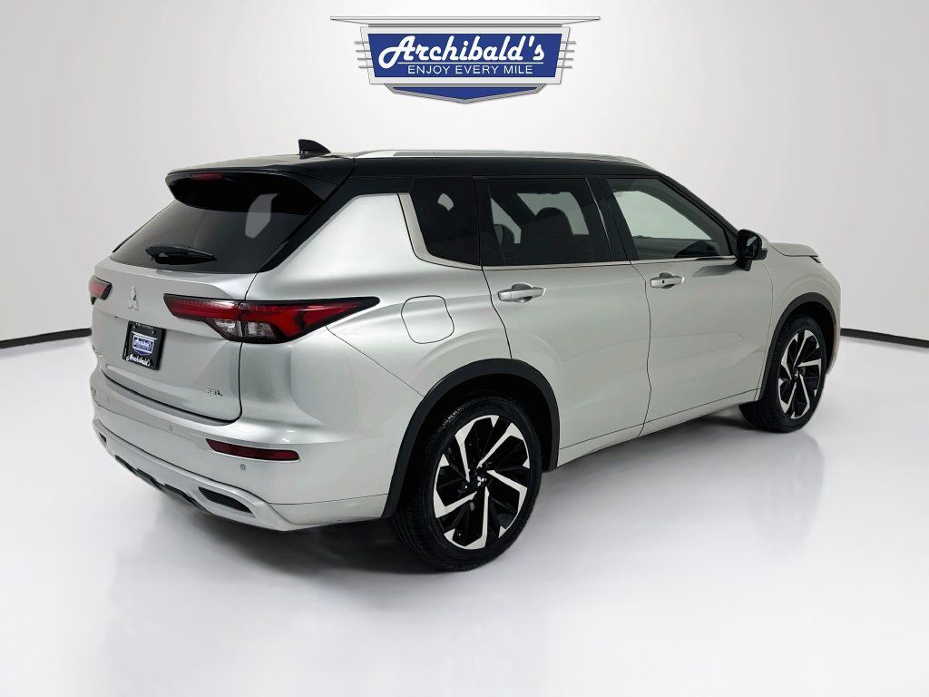 Used 2023 Mitsubishi Outlander SEL FWD image 8