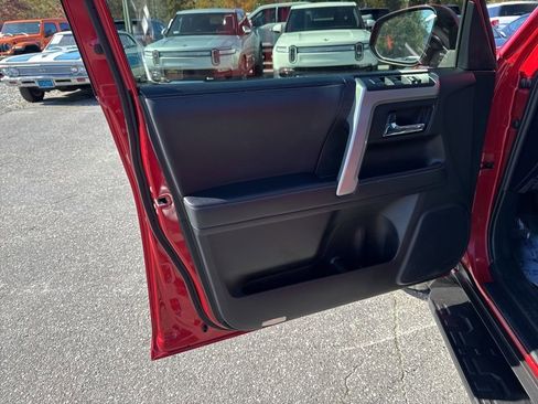 Used 2020 Toyota 4Runner SR5 Premium image 26