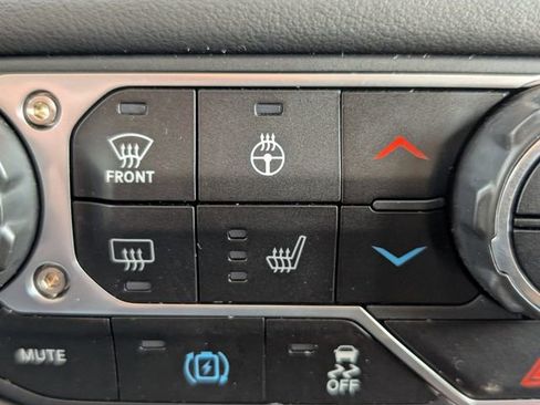 Used 2025 Jeep Wrangler Unlimited Sahara AWD/4WD image 18
