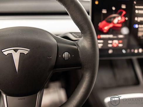 Used 2024 Tesla Model Y Long Range AWD/4WD image 25