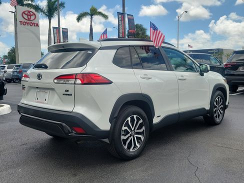 Used 2024 Toyota Corolla Cross SE image 12