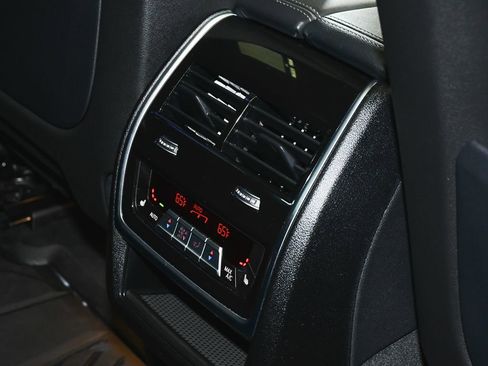 Used 2022 BMW X6 xDrive40i w/ Executive Package image 59