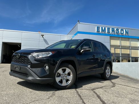 Used 2020 Toyota RAV4 XLE w/ Convenience Package AWD/4WD image 2