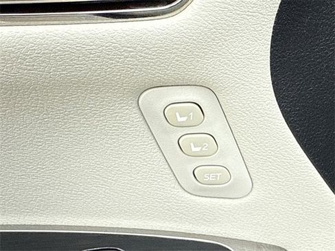 Used 2016 Toyota Avalon Touring image 21