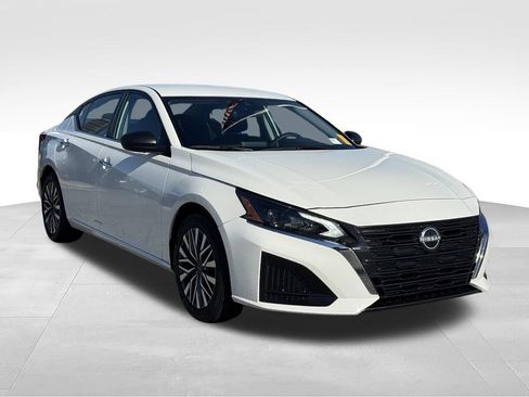 Used 2025 Nissan Altima 2.5 SV FWD image 28