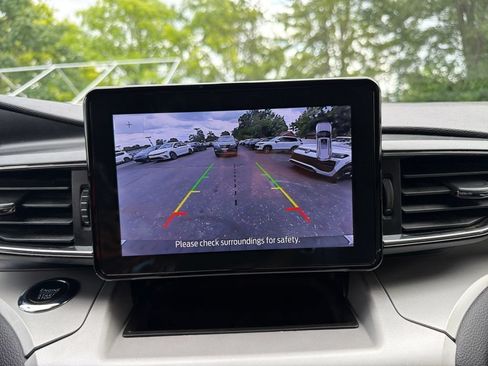 Used 2024 Ford Explorer XLT w/ Equipment Group 202A AWD/4WD image 23