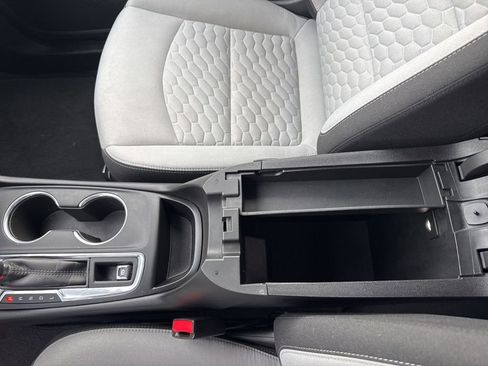 Used 2020 Chevrolet Equinox LT w/ Driver Convenience Package image 22