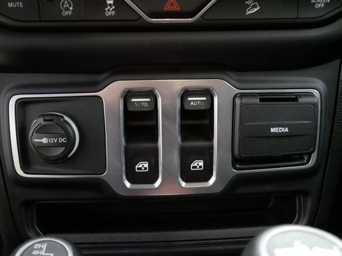 Certified 2019 Jeep Wrangler Sport image 28