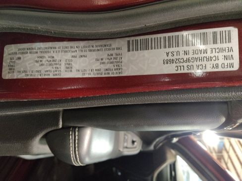 Used 2023 Jeep Grand Cherokee Laredo image 33