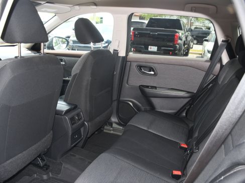 Used 2023 Nissan Rogue SV FWD image 15