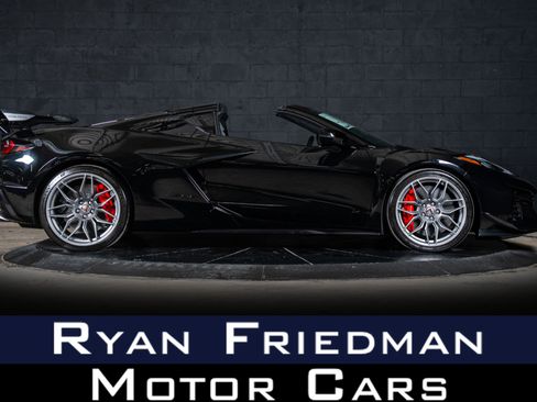 Used 2023 Chevrolet Corvette Z06 w/ Z07 Performance Package RWD image 1