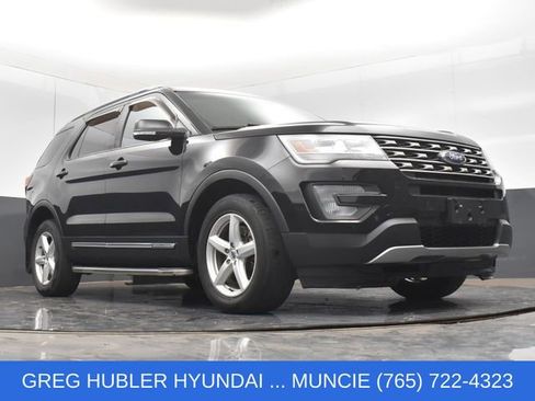 Used 2017 Ford Explorer XLT w/ Equipment Group 202A AWD/4WD image 20