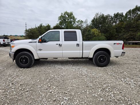 Used 2011 Ford F250 Lariat w/ Chrome Pkg image 2