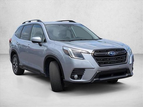 Used 2022 Subaru Forester Premium AWD/4WD image 3