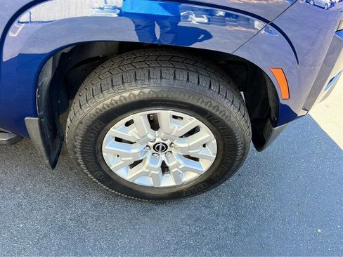 Used 2022 Nissan Frontier SV w/ Graphics Package image 11