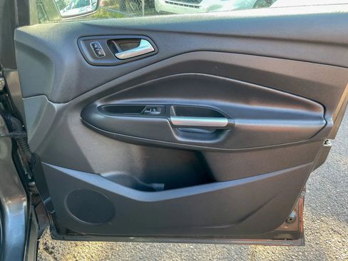 Used 2017 Ford Escape SE w/ SE Leather Comfort Package image 19