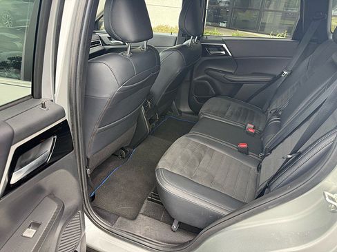 Used 2024 Mitsubishi Outlander SE AWD/4WD image 11