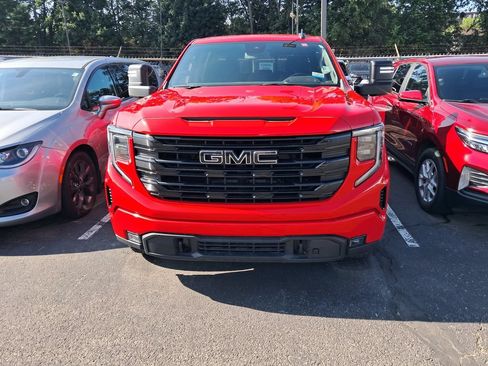 Used 2024 GMC Sierra 1500 Elevation w/ Preferred Package AWD/4WD image 5