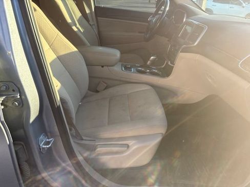 Used 2020 Jeep Grand Cherokee Laredo AWD/4WD image 14
