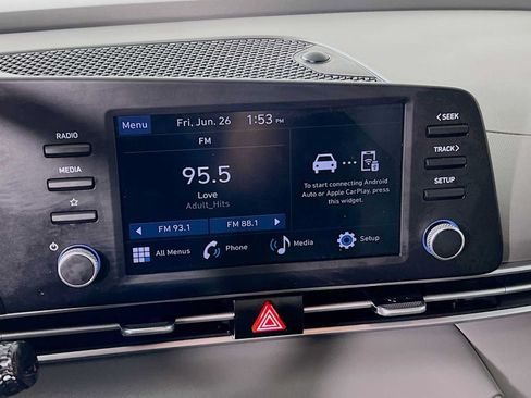 Certified 2025 Hyundai Elantra SE FWD image 13