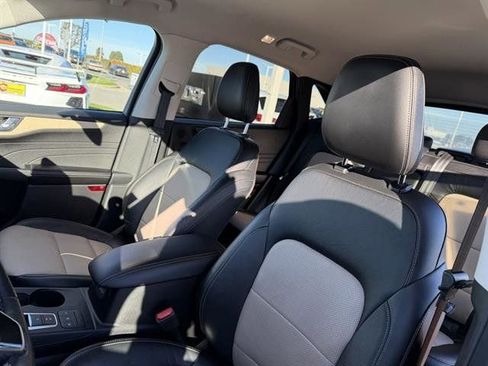 Used 2022 Ford Escape Titanium w/ Titanium Elite Package image 17