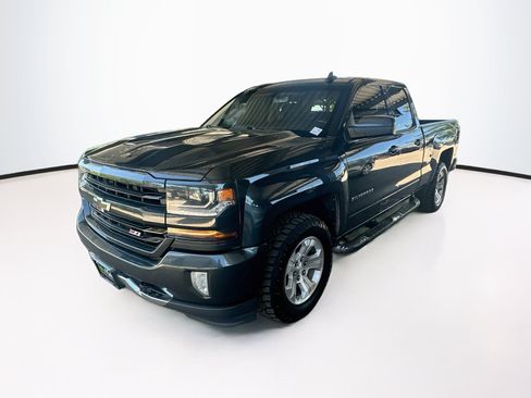 Used 2018 Chevrolet Silverado 1500 LT w/ All Star Edition AWD/4WD image 3